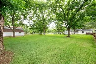 2103 Holly St, East Bernard, TX 77435 - Photo 3