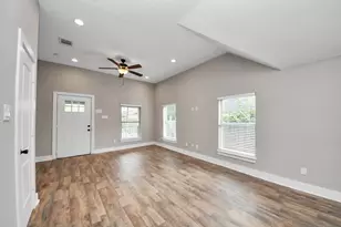 1322 E 36th St, Houston, TX 77022 - Photo 15