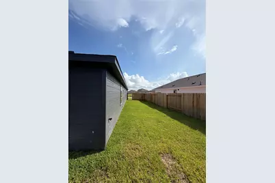 908 Woodhaven Lakes Drive, La Marque, TX 77586 - Photo 11