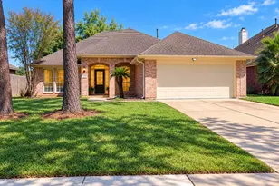 114 Crescent Bay Dr, League City, TX 77573 - Photo 1
