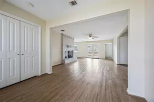 103 Brigadoon Ln, Friendswood, TX 77546 - Photo 3