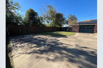 305 Leonard Street, Angleton, TX 77515 - Photo 9
