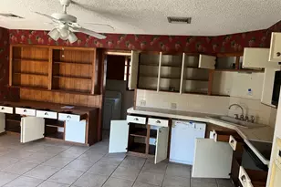 305 Leonard St, Angleton, TX 77515 - Photo 3