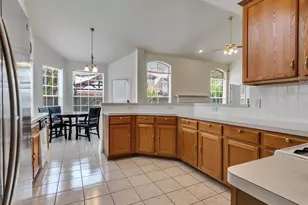 13315 Georgetown Dr, Sugar Land, TX 77478 - Photo 9