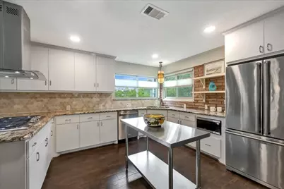 2631 Baycrest Drive, Nassau Bay, TX 77058 - Photo 9