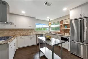 2631 Baycrest Dr, Nassau Bay, TX 77058 - Photo 9