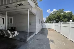 605 S Main St, Highlands, TX 77562 - Photo 15