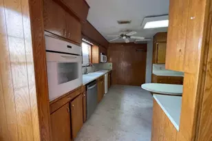 605 S Main St, Highlands, TX 77562 - Photo 5
