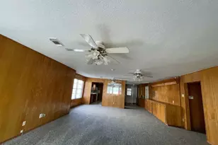 605 S Main St, Highlands, TX 77562 - Photo 7