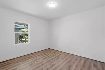 5962 Ridgeway Drive, Houston, TX 77033 - Photo 17