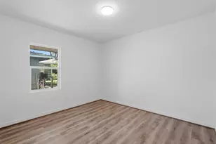 5962 Ridgeway Dr, Houston, TX 77033 - Photo 17