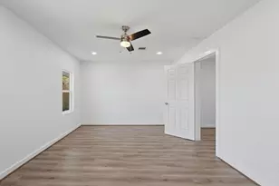 5962 Ridgeway Dr, Houston, TX 77033 - Photo 11