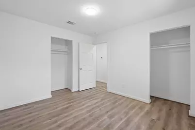 5962 Ridgeway Drive, Houston, TX 77033 - Photo 15