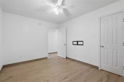 97 N Hollylaurel Circle, The Woodlands, TX 77382 - Photo 29
