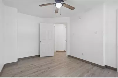 97 N Hollylaurel Circle, The Woodlands, TX 77382 - Photo 33