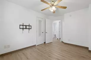 97 N Holly Laurel Cir, The Woodlands, TX 77382 - Photo 31