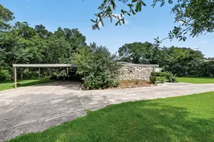182 N Burnett Dr, Baytown, TX 77520 - Photo 3