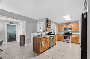 182 N Burnett Dr, Baytown, TX 77520 - Photo 19