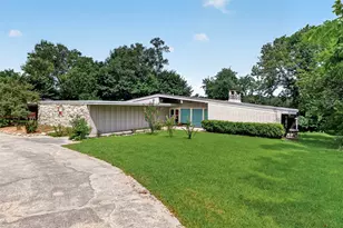 182 N Burnett Dr, Baytown, TX 77520 - Photo 1