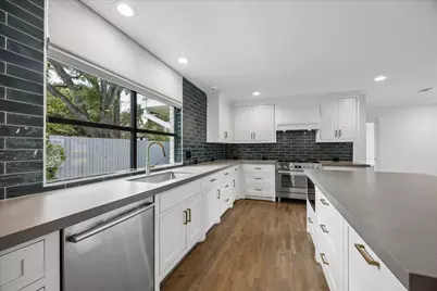 5698 Bayou Glen Road, Houston, TX 77056 - Photo 9