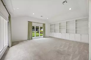 5698 Bayou Glen Rd, Houston, TX 77056 - Photo 13