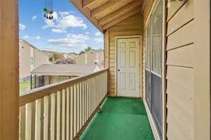 10211 Sugar Branch Dr, Houston, TX 77036 - Photo 11