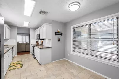 423 Meadowpoint Drive, League City, TX 77573 - Photo 9