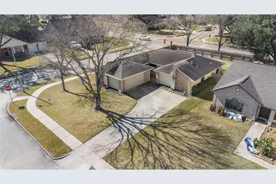 423 Meadowpoint Drive, League City, TX 77573 - Photo 23