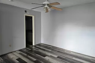 2750 Holly Hall St, Houston, TX 77054 - Photo 7