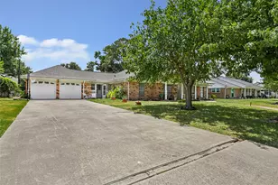 5103 Ashwood Dr, Baytown, TX 77521 - Photo 3