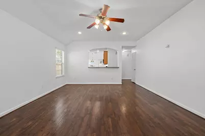 12915 Redbud Shores Lane, Houston, TX 77044 - Photo 11