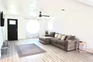 639 Feamster Dr, Houston, TX 77022 - Photo 5