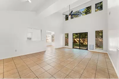 33 Crystal Lake Lane, The Woodlands, TX 77380 - Photo 7