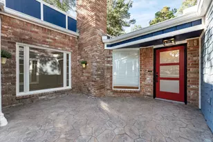 33 Crystal Lake Ln, The Woodlands, TX 77380 - Photo 5