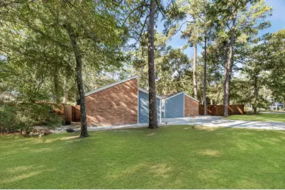 33 Crystal Lake Lane, The Woodlands, TX 77380 - Photo 3