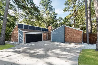 33 Crystal Lake Lane, The Woodlands, TX 77380 - Photo 1