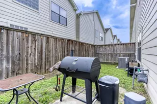 3728 Main Poplar Dr, Houston, TX 77025 - Photo 23