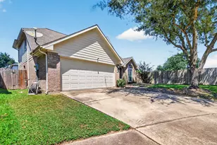 1302 E April Rain Ct, Missouri City, TX 77489 - Photo 3