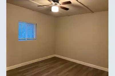 5818 Glenhurst Drive, Houston, TX 77033 - Photo 15