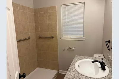 5818 Glenhurst Drive, Houston, TX 77033 - Photo 17