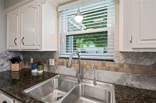 22 Hideaway Dr, Friendswood, TX 77546 - Photo 17