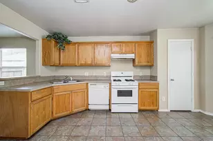 3910 Ridge Canyon Rd, Baytown, TX 77521 - Photo 5