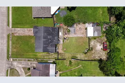 409 Center Way, Lake Jackson, TX 77566 - Photo 5