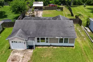 409 Center Way, Lake Jackson, TX 77566 - Photo 17