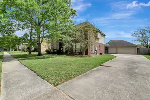 1209 Twin Oaks St, Friendswood, TX 77546 - Photo 3