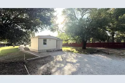 906 E Calhoun Street, El Campo, TX 77437 - Photo 7