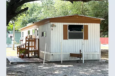 906 E Calhoun Street, El Campo, TX 77437 - Photo 13