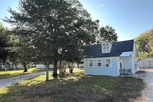 906 E Calhoun St, El Campo, TX 77437 - Photo 5