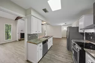 1926 Maple Lakes Dr, Houston, TX 77339 - Photo 17
