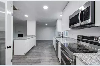 5006 Village Springs Drive, Houston, TX 77339 - Photo 19